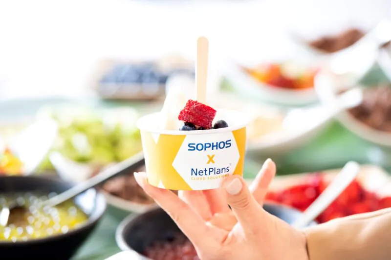Frozen Yogurt mit NetPlans x Sophos Becher